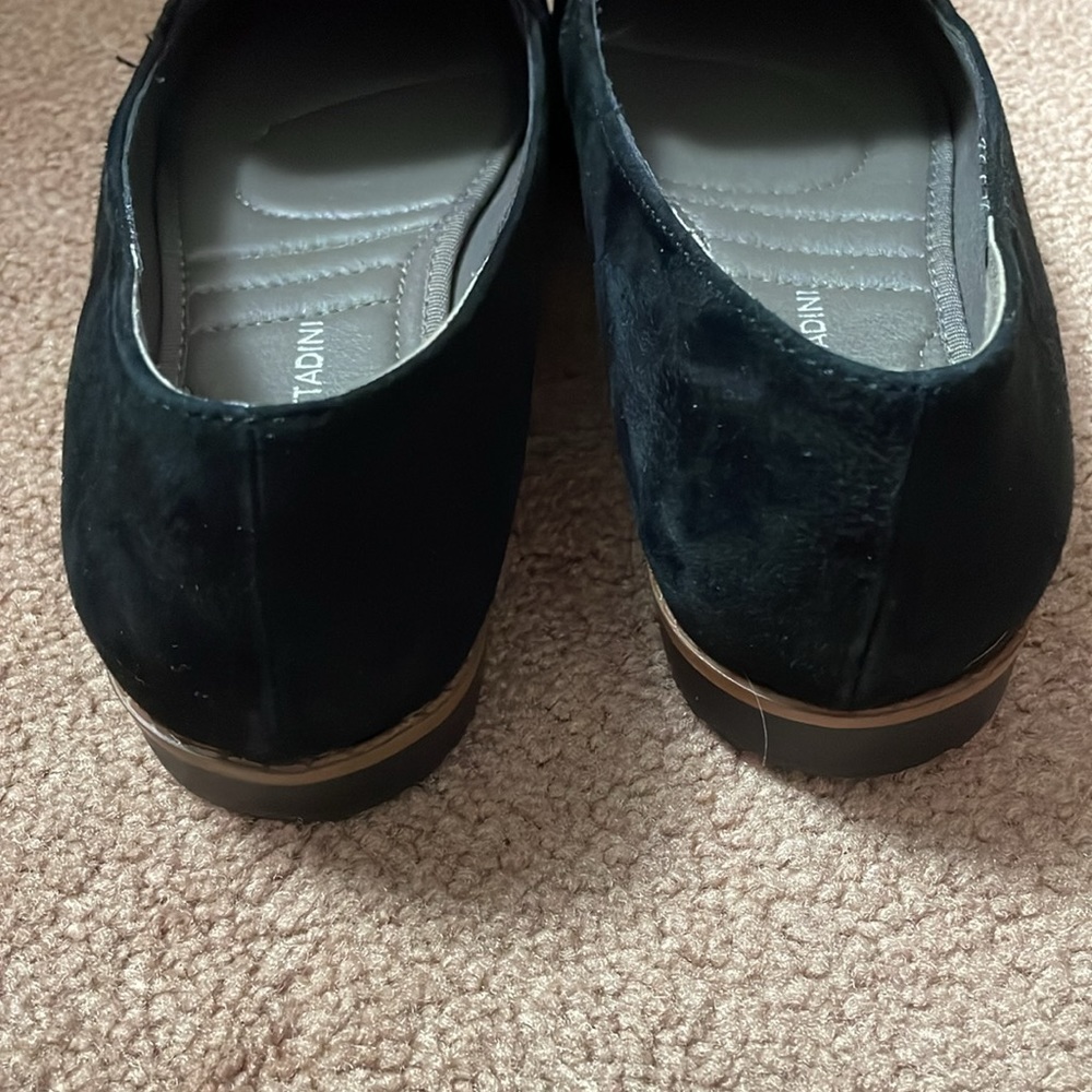 NWOT Adrienne Vittadini Suede Flats with Studded Bow - Picture 4 of 7